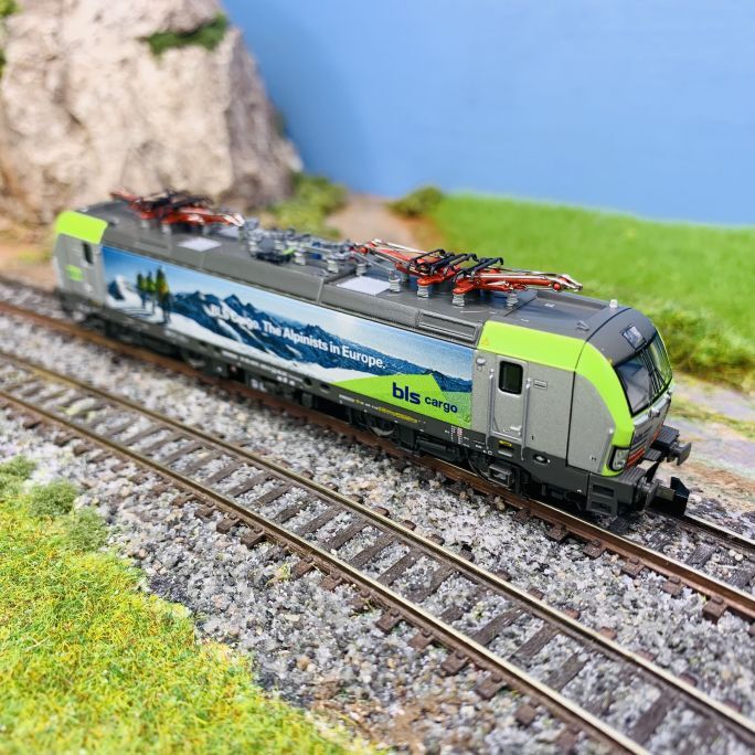 Locomotive de ligne electrique Re 475 BLS Cargo Fleischmann son