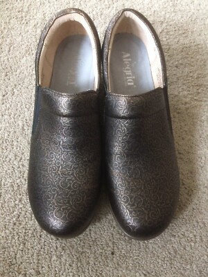 Alegria Women's Eryn Slip-On Clogs - Mid Heel Comfort Clogs, Leather Upper With Removable Footbed