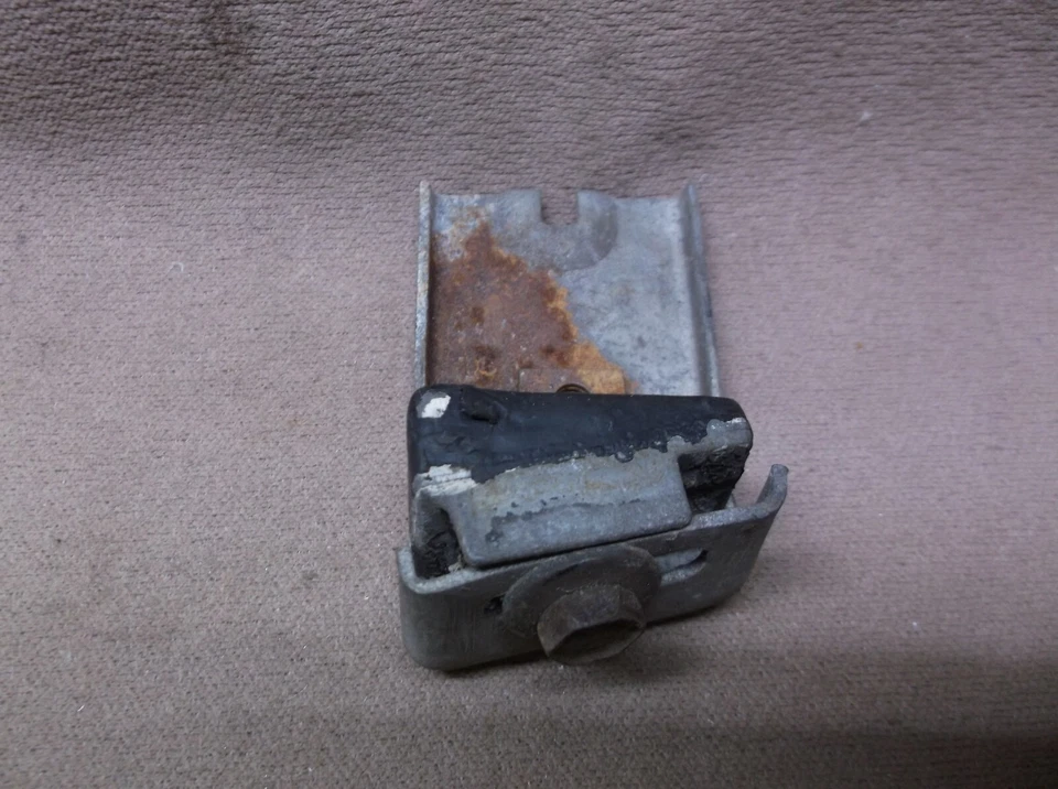 Mercury Cougar XR7 1969 1970 Ford Mustang Boss puerta cristal tope delantero soporte Foto 3 de 4