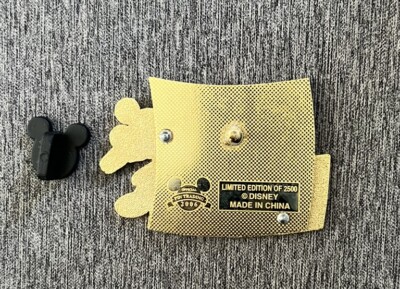 DISNEY DLR NEW YEAR'S DAY 2006 MICKEY MOUSE 3D LIMITED EDITION PIN