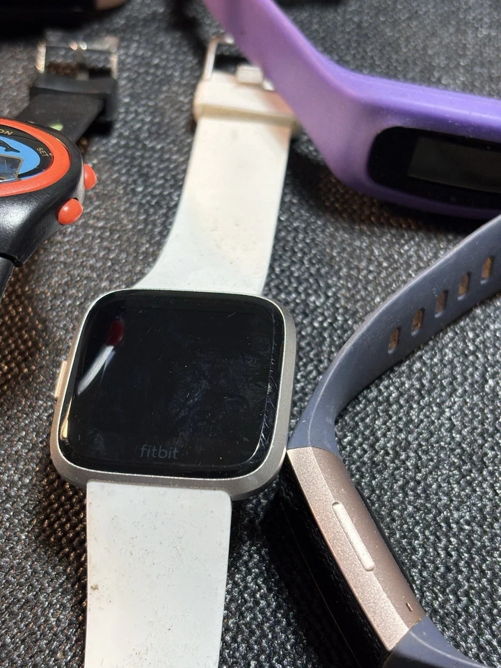 Relógio digital e fitness lote de (15) Timex Expedition não testado, Ironman, Fitbit - Imagem 4 de 4