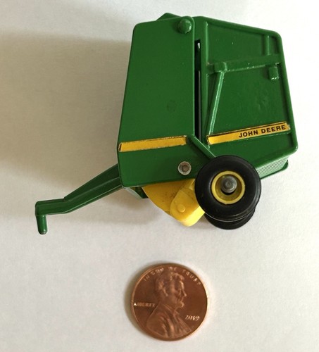 ERTL John Deere Round Hay Baler, Green & Yellow, 1/64 Die Cast - Picture 11 of 11