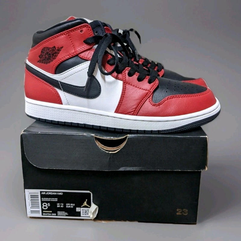 Nike Air Jordan 1 Retro Chicago Black Toe Mid Size 8.5 Mens Vintage Sneakers EUC