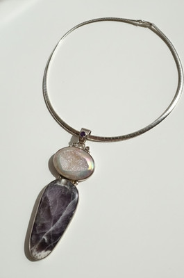 Sajen 925 Sterling Silber Halskette Amethyst weiß Druzy Anhänger Omega Kette