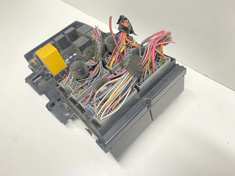 Caja de fusibles Chrysler Town & Country 1999-2000 unión OEM, P04707995AF Foto 4 de 4