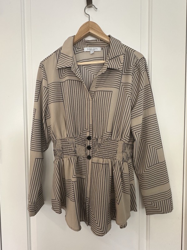 Sweet Rain Women's Beige/Black Geometric Button Sinched Waist Long Sleeve M