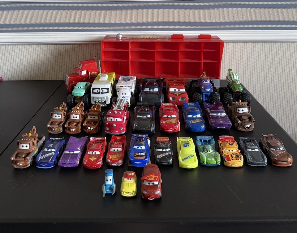 MEGA Disney Pixar Coches Lote de 32 Coches Película Lightning Mater Diecast Mack Storm Foto 2 de 4