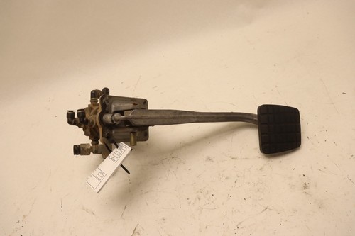 2008-2017 FREIGHTLINER CASCADIA 125 PARKING BRAKE STOP PEDAL W/ VALVE OEM
