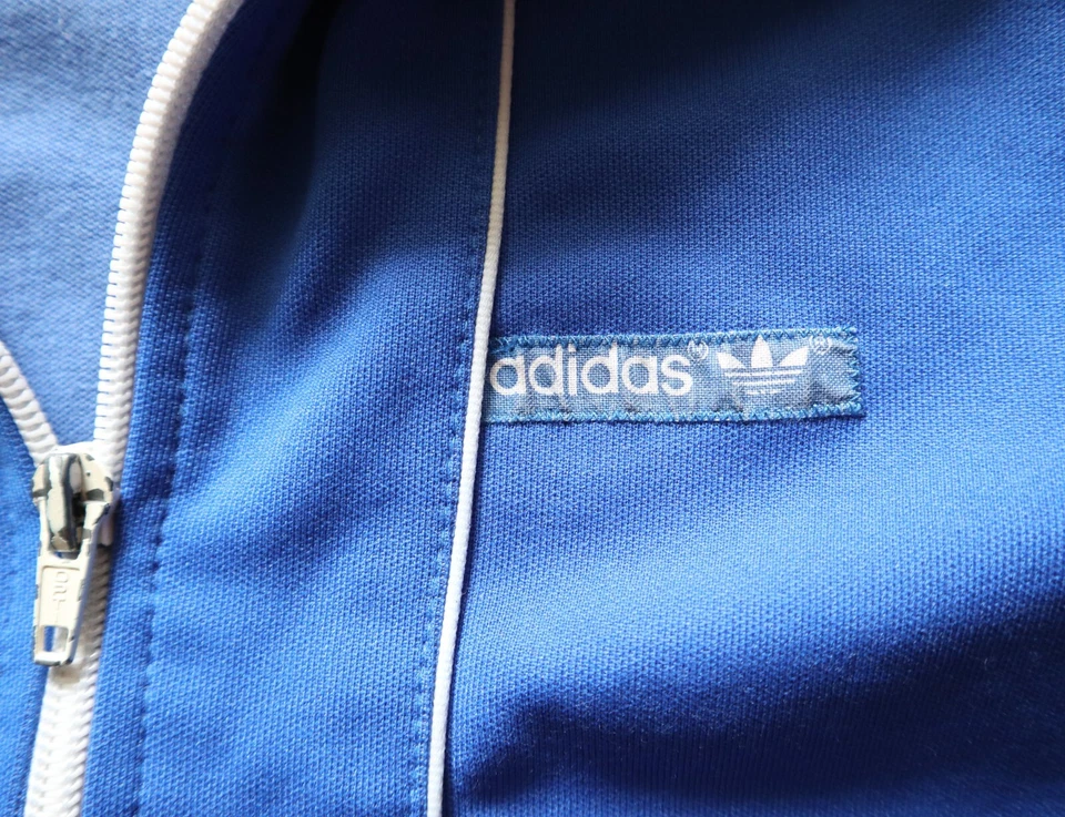 CHAQUETA DEPORTIVA RETRO VINTAGE AÑOS 80 ADIDAS CAPUCHA HECHA EN ALEMANIA OCCIDENTAL AZUL JUVENIL Foto 3 de 4