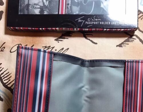 Juego de etiquetas y portapasaportes de Marks & Spencer & The Beatles & Terry O'Neill - Imagen 3 de 14