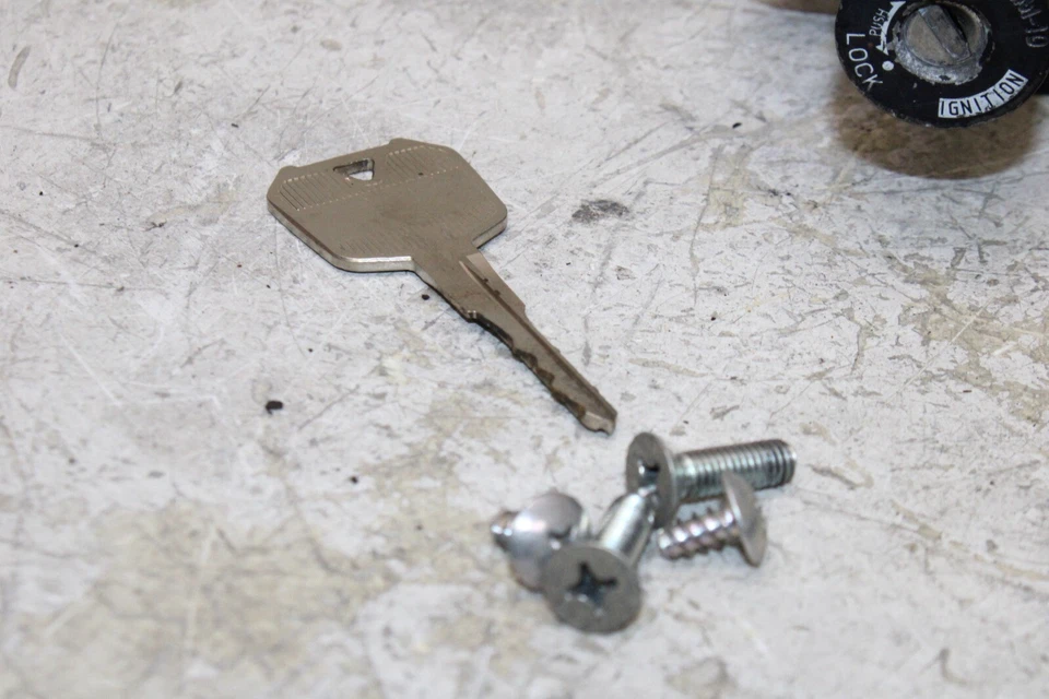 Kawasaki Ninja 300 Ex300B 2014 ABS juego de llaves de encendido OEM con bloqueo de asiento Foto 3 de 4