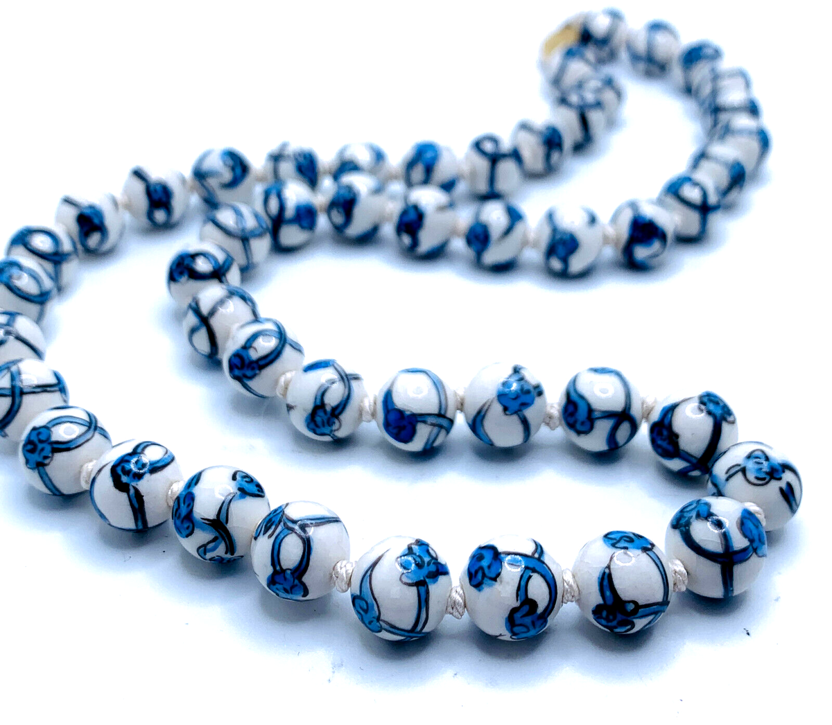 Unusual Vtg Chinese Blue & White Flower Porcelain Necklace Knotted