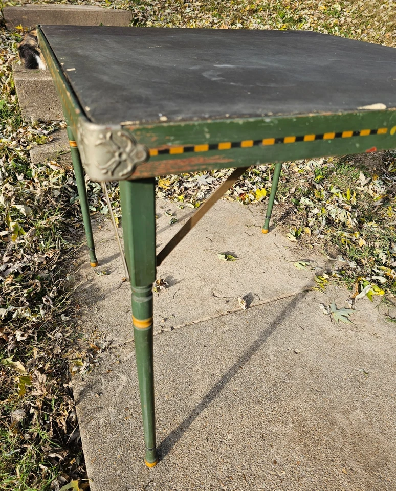 Mesa de juego de cartas de madera plegable de colección Metal Stampings Corp 30" x 30" Foto 2 de 4