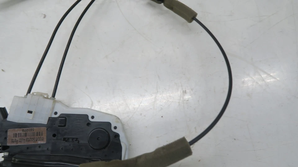 Atuador de trava de porta traseira esquerda fabricante de equipamento original Nissan Murano 2017-2024 - Imagem 3 de 4