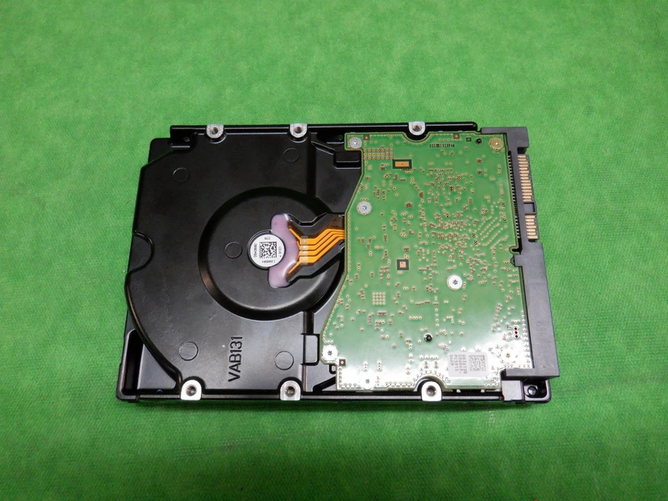 Western Digital HUS726T4TAL5204 4TB 7.2K 3.5" SAS 12G Server Hard Drive - Image 3 of 3