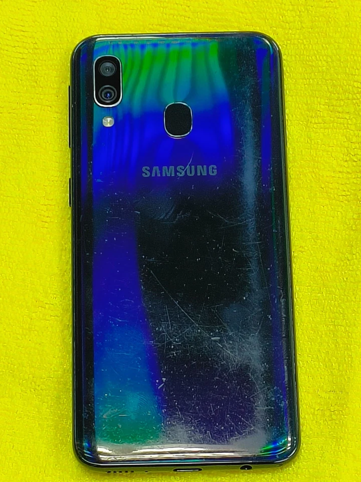 Samsung Galaxy A40 · 64GB, photo 2 of 2