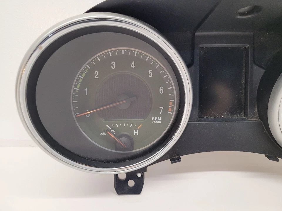 11 JEEP GRAND CHEROKEE Speedometer Cluster MPH From 5/3/10 56046471 Foto 2 de 4