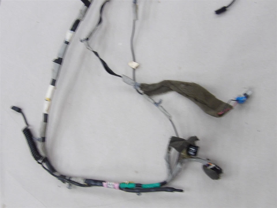 Arnés de cableado puerta levadiza 5163 2000-2003 Chevy Tahoe Suburban Escalade Yukon Foto 2 de 4