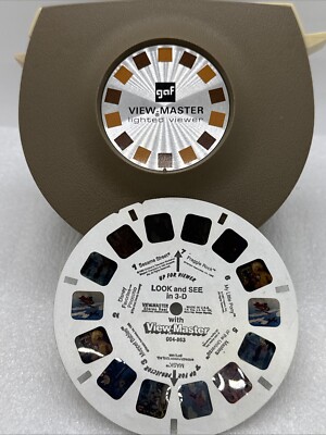 Vintage 1960s GAF View-Master Lighted 3D Viewer Tan Tested Works + 3D Disc