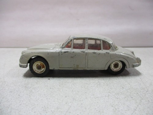 Dinky toys England n°195 - Jaguar 3.4 Saloon avec boîte 1/43 TBE