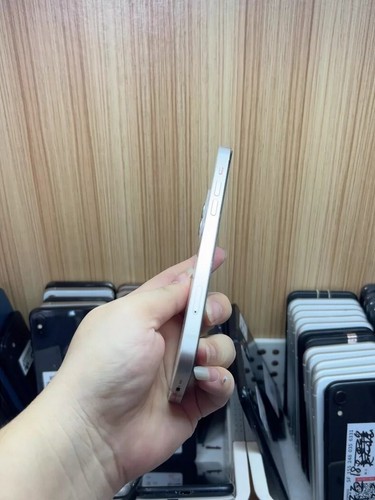 90% N ew Apple iPhone 12 64/128/256 Factory Unlocked With Face ID - Picture 12 of 12
