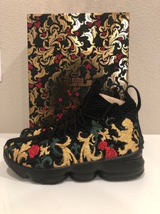 closing ceremony lebron 15