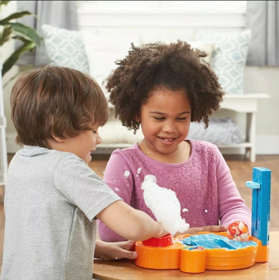 Juegos para niños con bañera de hidromasaje juego de buceo alto de Hasbro Foto 4 de 4