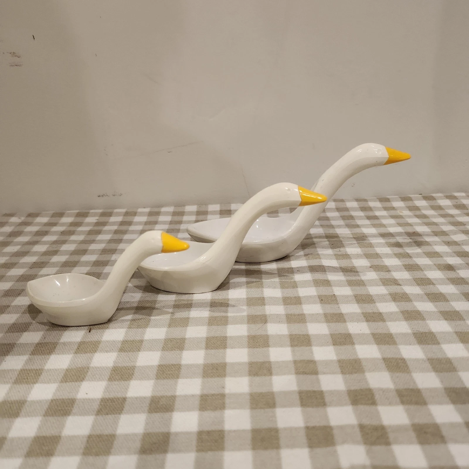 Vintage Melamine Stacking Nesting White Swan Goose Duck Measuring Cups x3 Set