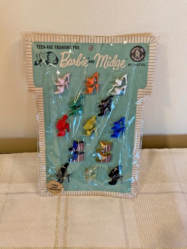 1963 Vintage BARBIE & MIDGE SHOE WARDROBE #1833  13 PAIRS ON CARD & BOOKLET NRFP