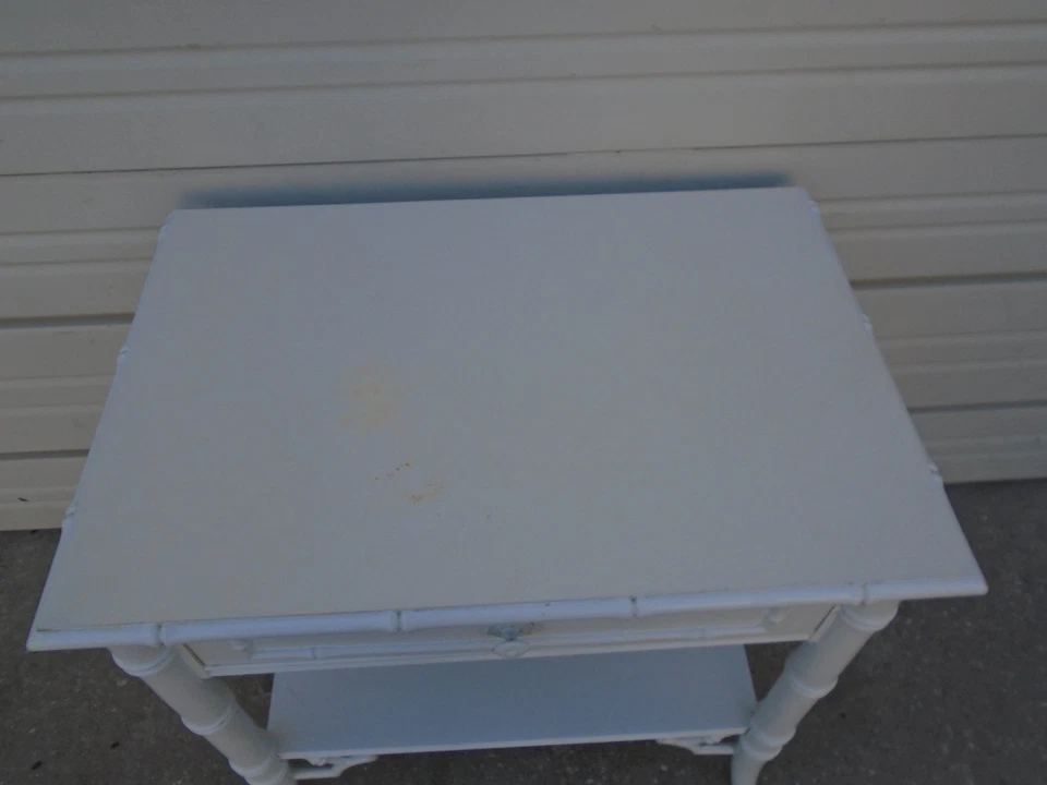 Mesita de noche de bambú sintético Thomasville Allegro mesa Chinoiserie Regency calada Foto 3 de 4