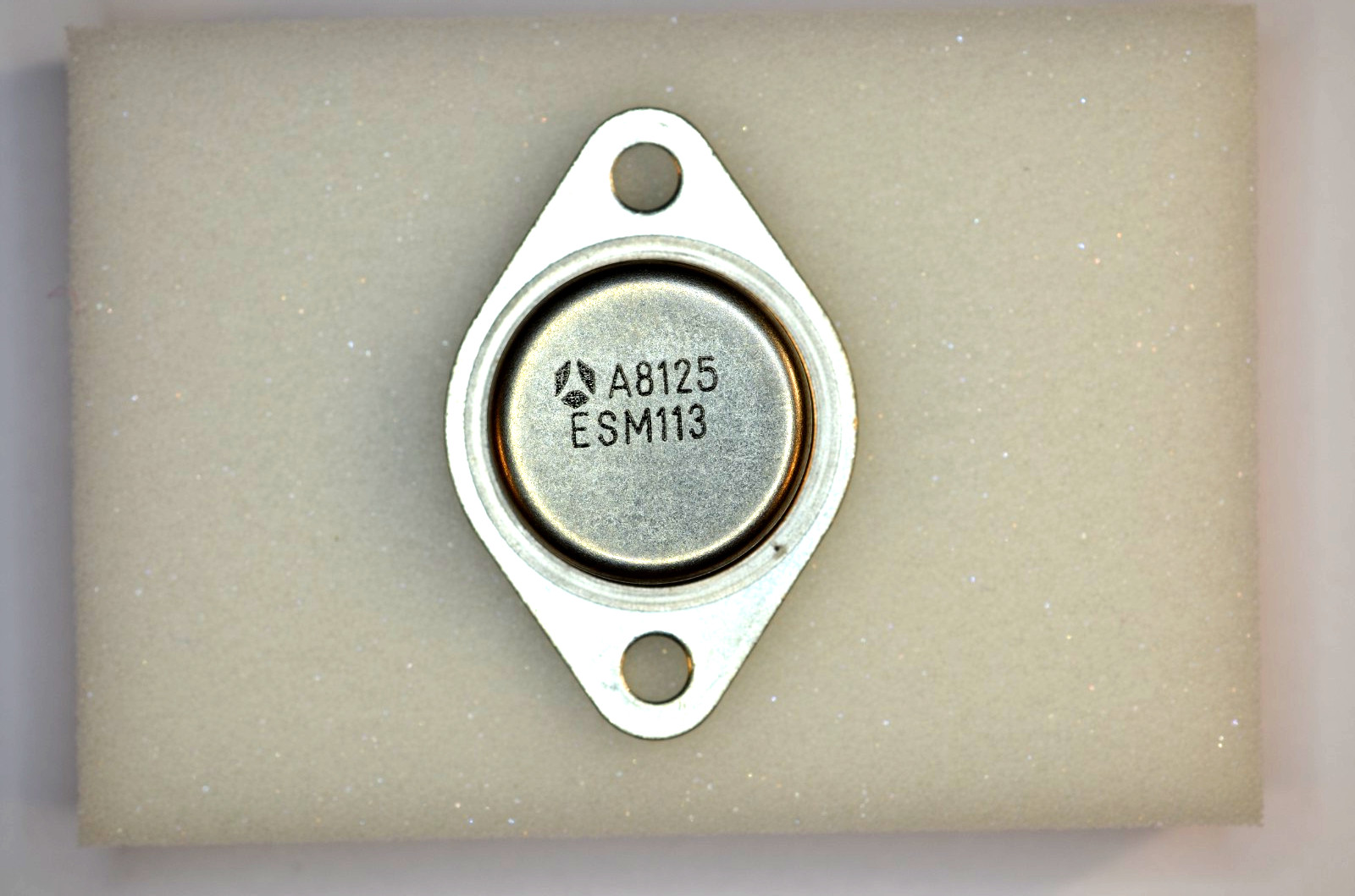 Transistor ESM113 PNP Thomson Vce 60V Ic 4A boitier metallique TO3
