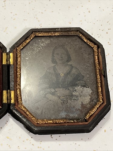 Antique Daguerreotype Tintype Ornate Thermoplastic & Velvet Case Lady - Picture 2 of 12