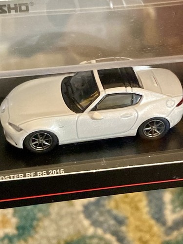 White Mazda Roadster RF RS 2016 KYOSHO 1:64 Scale Diecast Model Car In Box - Picture 8 of 8