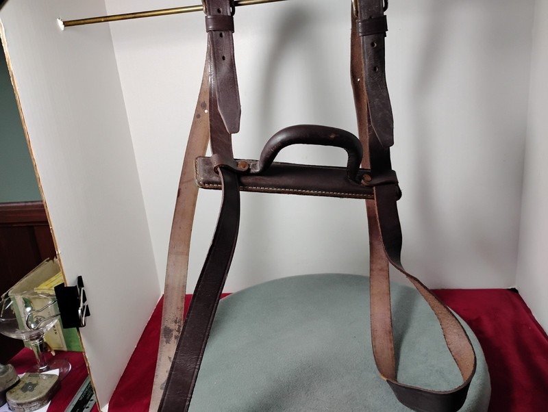 ANTIQUE LEATHER STRAP CARRIER FOR TRUNKS OR BAGS