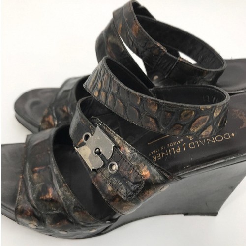 Donald J Pliner ILIA Crocodile Embossed Leather Studded Wedge Sandal Size 8.5 - Picture 2 of 9