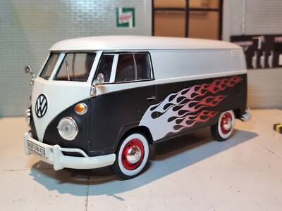 VW T1 Typ 2 Van schwarz 1:24 Druckguss Maßstab Modelllieferung Hot Rod Flammen brandneu in Originalverpackung