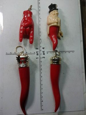 2 HORN HORN HORNS SCIO' plastic luck holder keychain humpback horn charms 