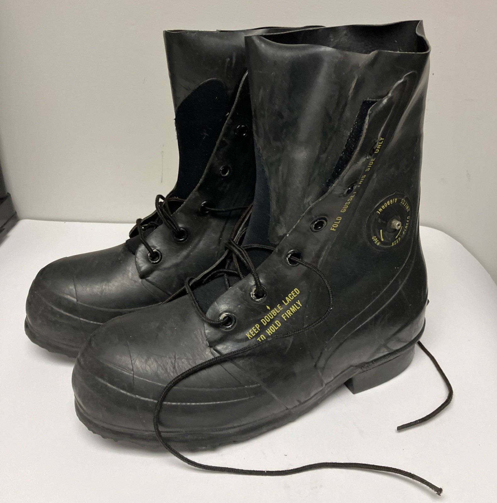 Bata Military Mickey Mouse Bunny Boots 9 N Men