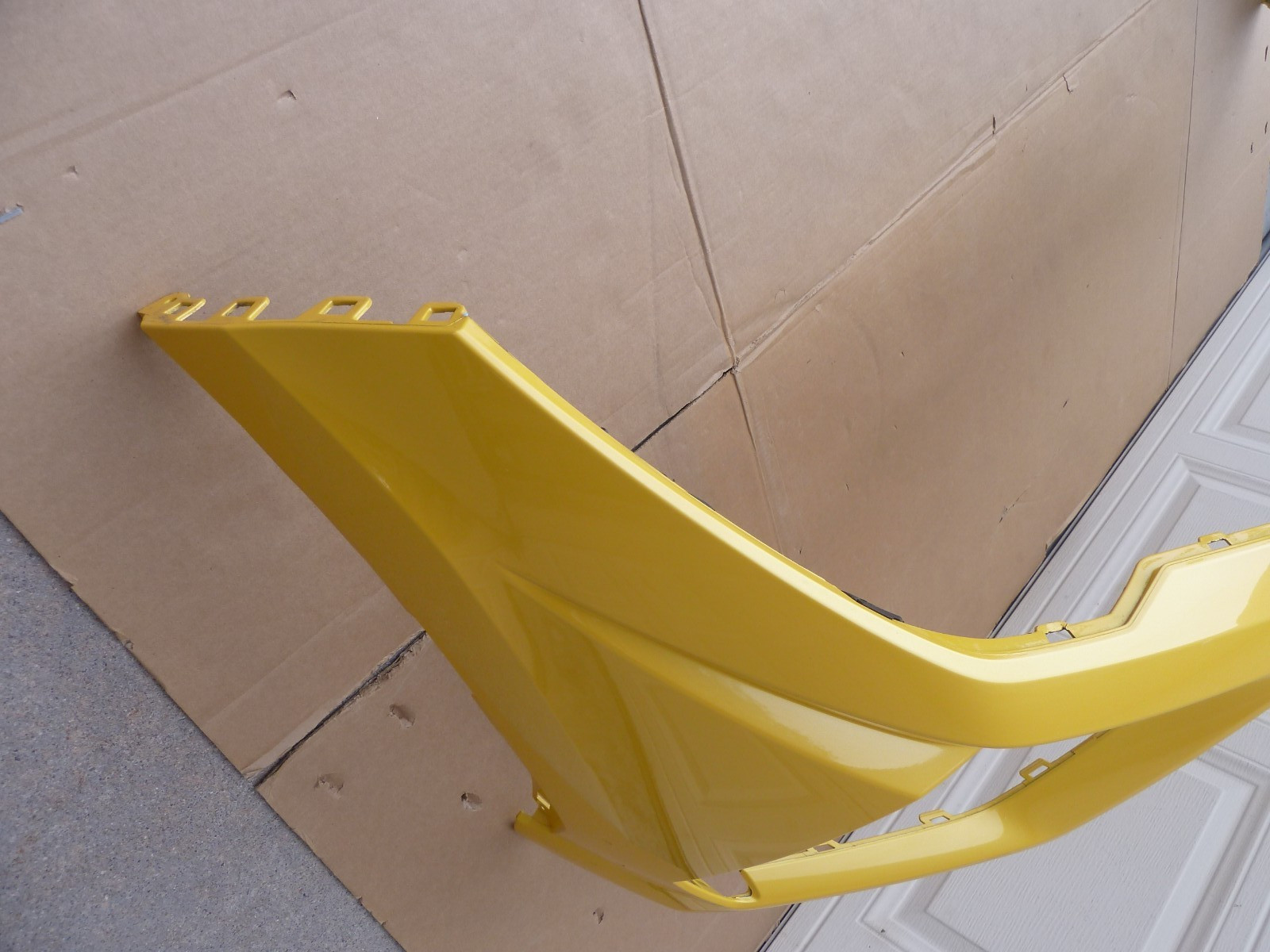 19-23 Lamborghini Urus Front Upper Bumper Cover Skin OEM Yellow Facia Damaged