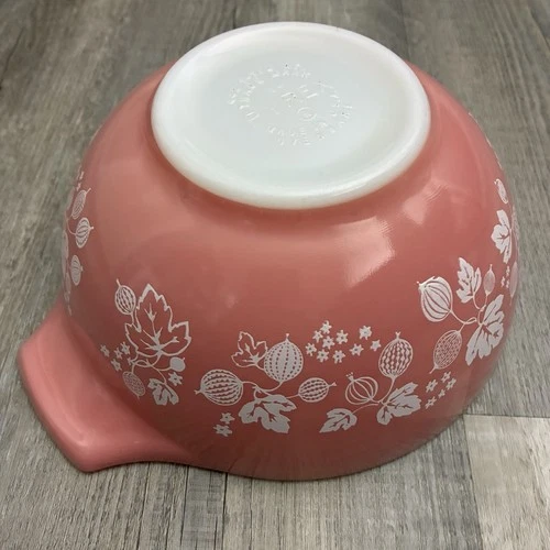 Pyrex Vintage Pink Gooseberry Cinderella Bowl #442 1.5  Quart