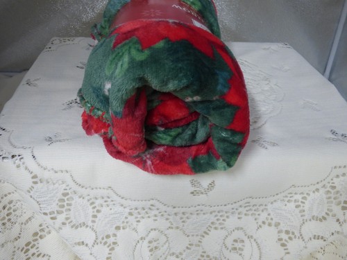 Holiday Time Plush Throw Blanket Green Poinsettia Christmas Design 48" x 58" - Picture 6 of 6