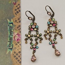Orecchini Michal Negrin colorati lampadario romantico delicati cristalli a grappolo vintage