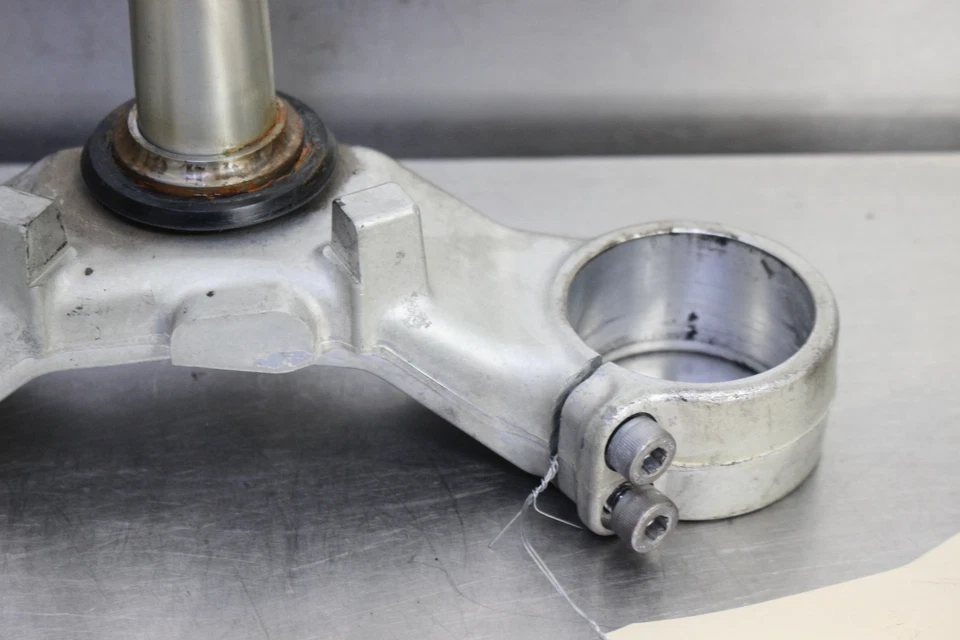 04-06 Yamaha YZF R1 1000 Lower Triple Tree Clamp Steering Stem Foto 4 de 4