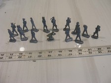 15 Lead Army Soldiers