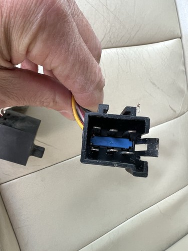 1991 DODGE B-150/250 VAN BRAKE LIGHT SWITCH/BRACKET NON-OVERDRIVE SINGLE PLUG - Picture 4 of 24