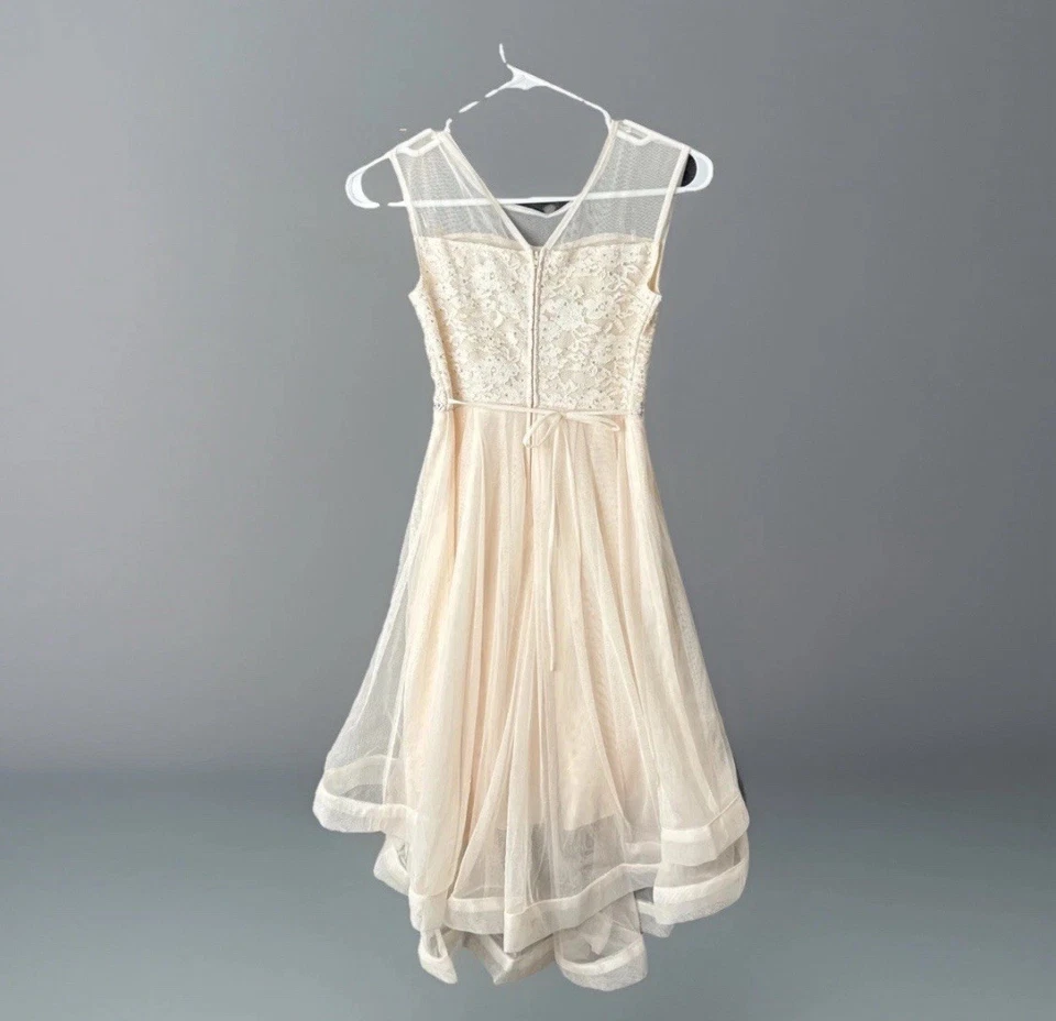 Vestido formal marfil Speechless para niña talla 10 sin mangas con corpiño de lentejuelas usado en excelente estado Foto 2 de 4