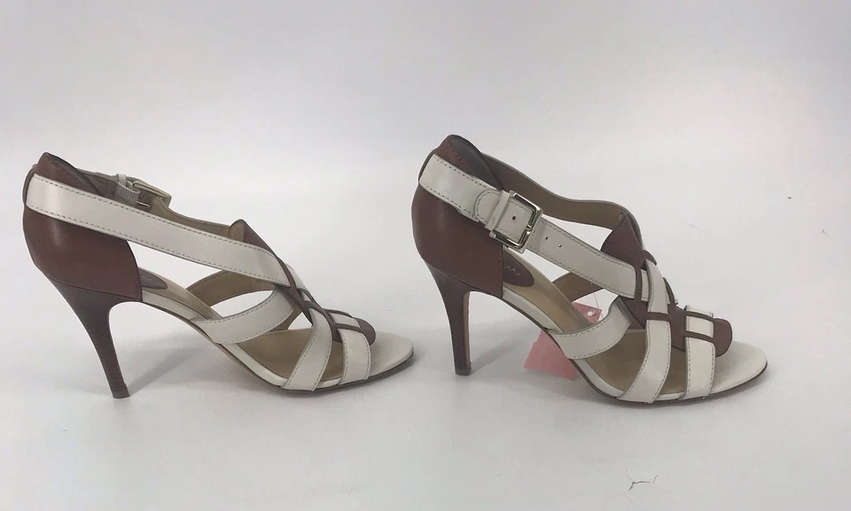 Sandalia Cole Haan de segunda mano para mujer con tacón blanco y marrón punta abierta talla 7,5 B Foto 3 de 4