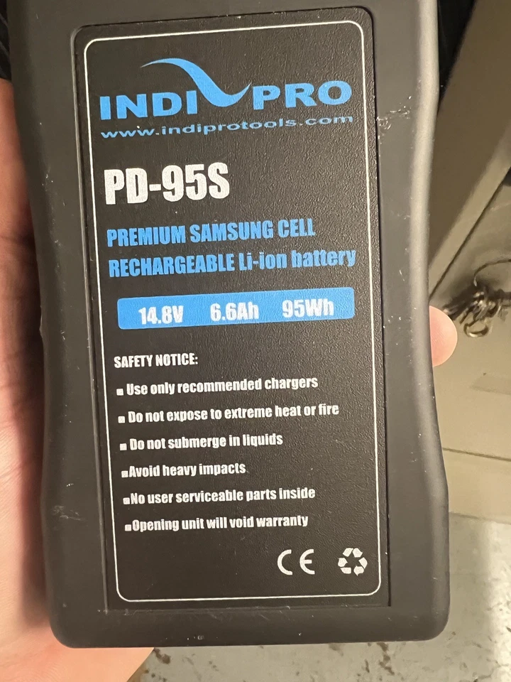 Batería de iones de litio compacta IndiPRO 95Wh montaje en V con pantalla de medidor LED #PD95A Foto 4 de 4