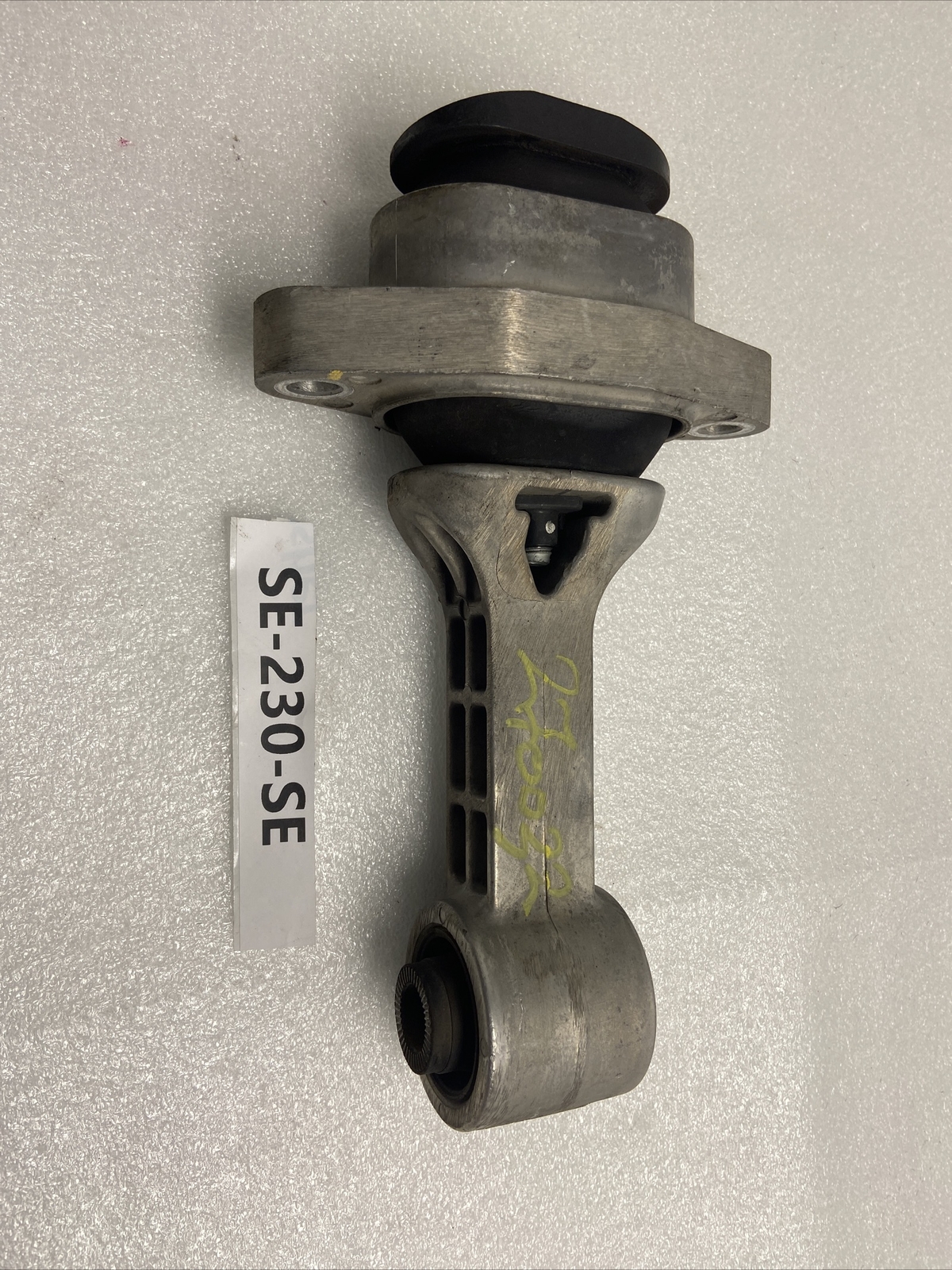 2011 2016 Hyundai Elantra 1.8L Lower Engine Rod Mount 219503X000 OEM