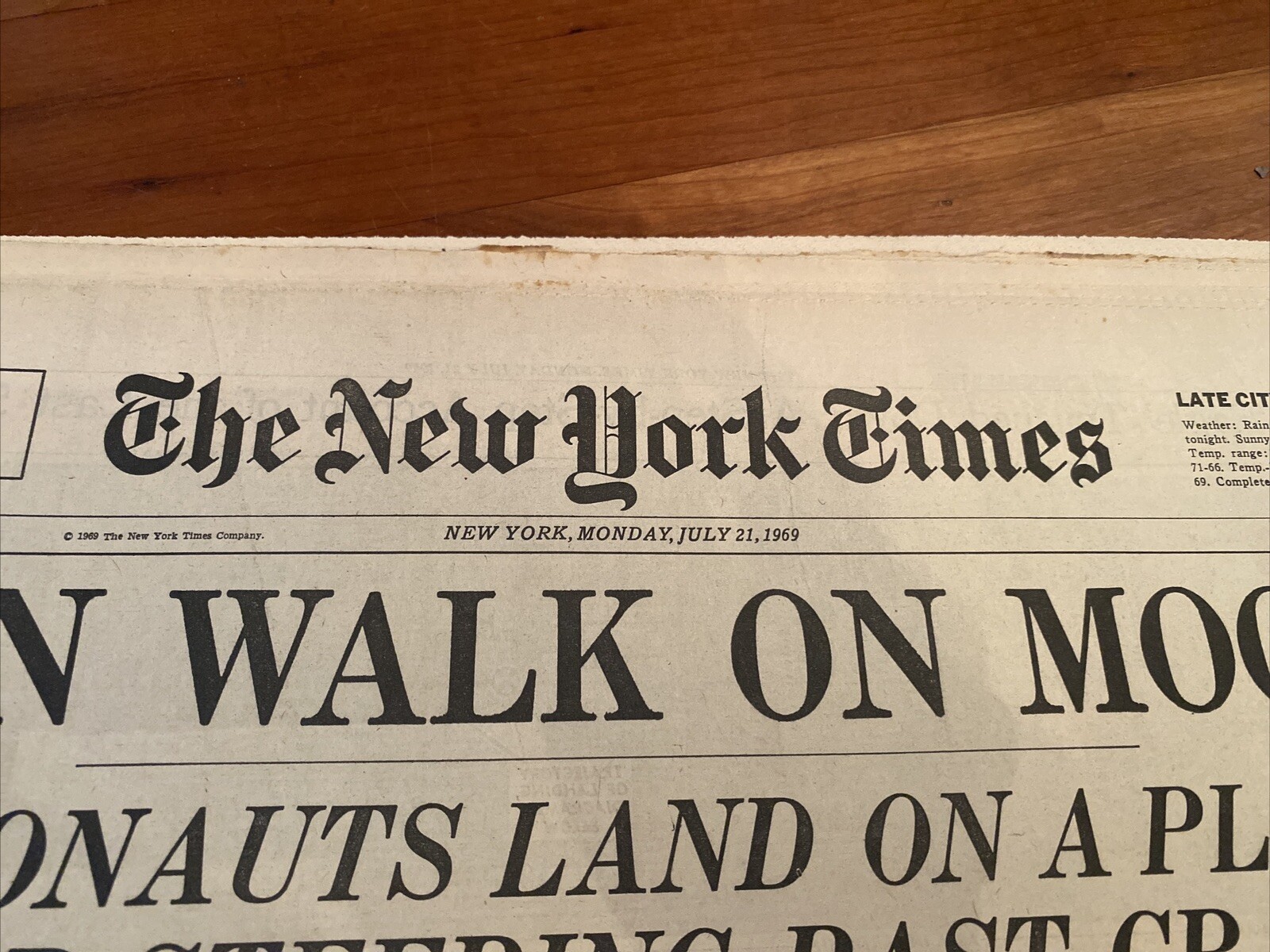 1969 NEW YORK TIMES MOON LANDING COMPLETE NEWSPAPER "MEN WALK ON MOON